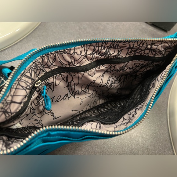 Lululemon athletics belt bag / Fanny Pack. Teal colored - Picture 2 of 7